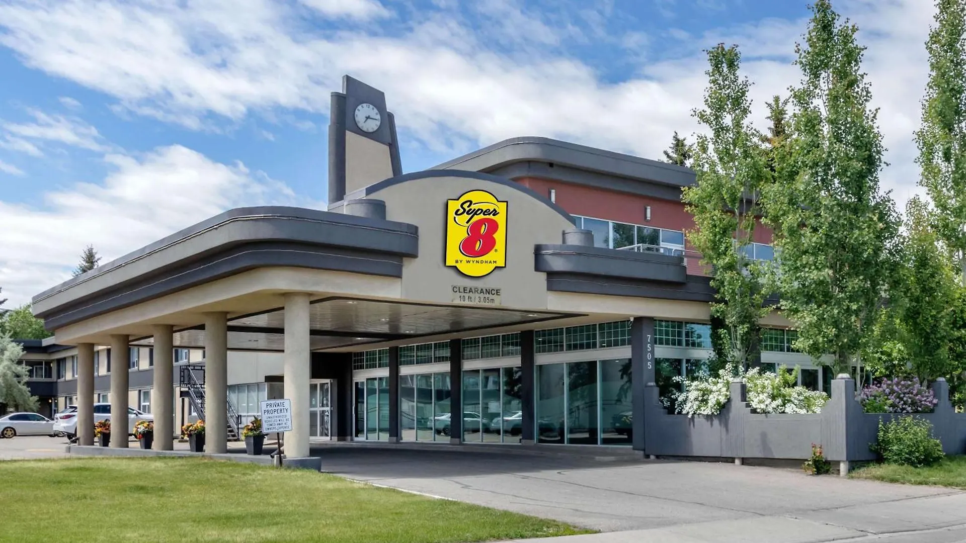 2 Hotels Near Albert Park Radisson Hts That Deliver