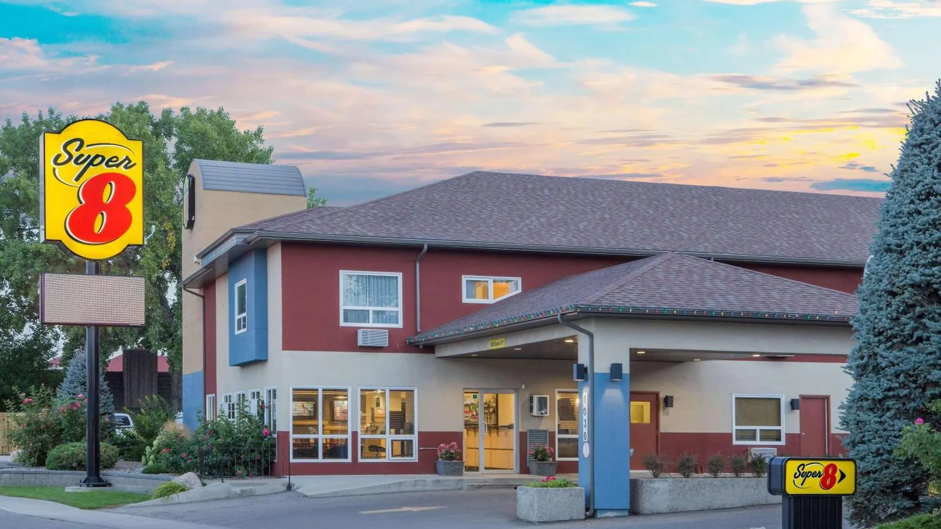 Staying Near Lethbridge Exhibition: 4 Airport Hotels Compared
