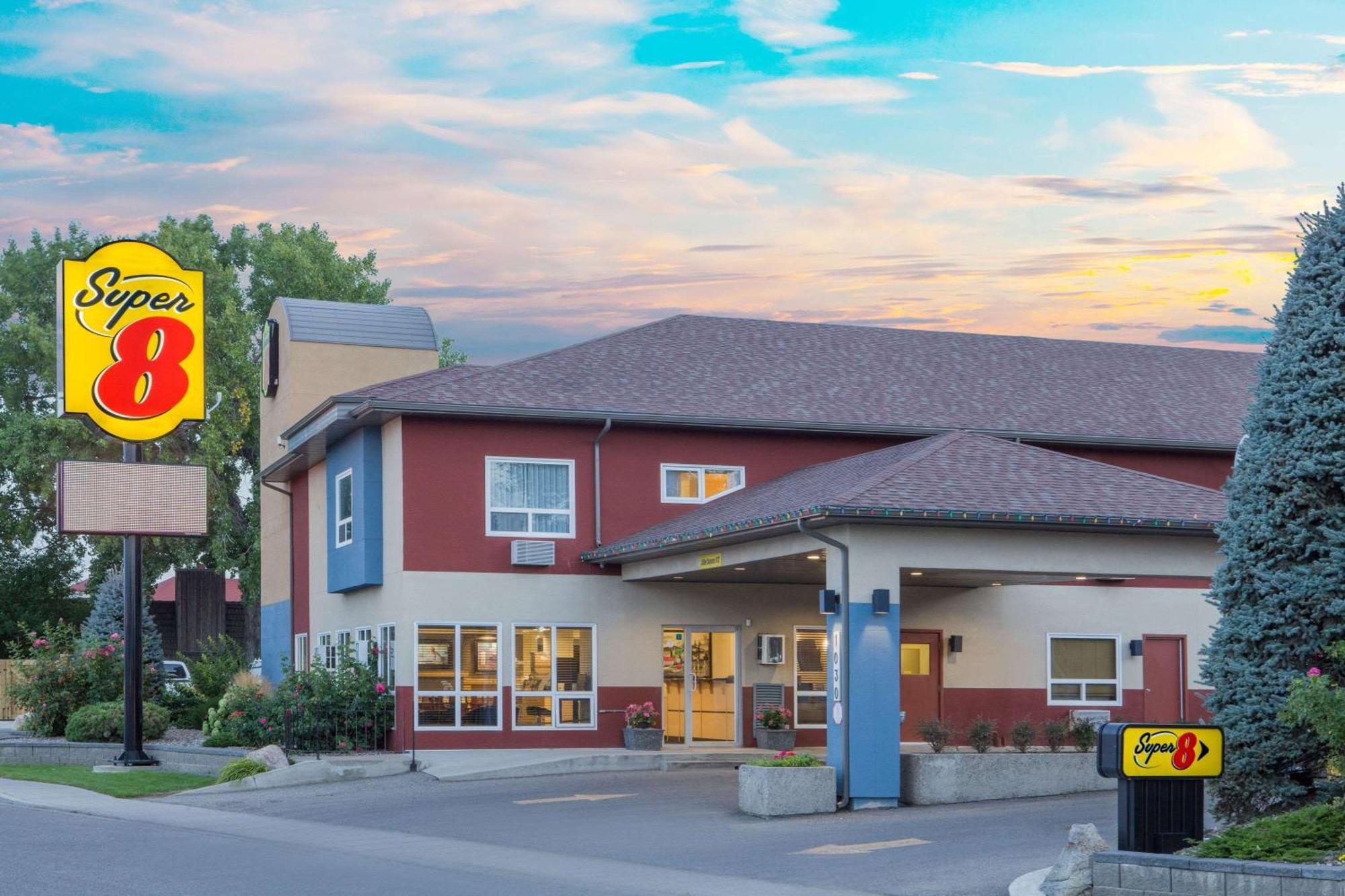 Staying Near Lethbridge Exhibition: 4 Airport Hotels Compared
