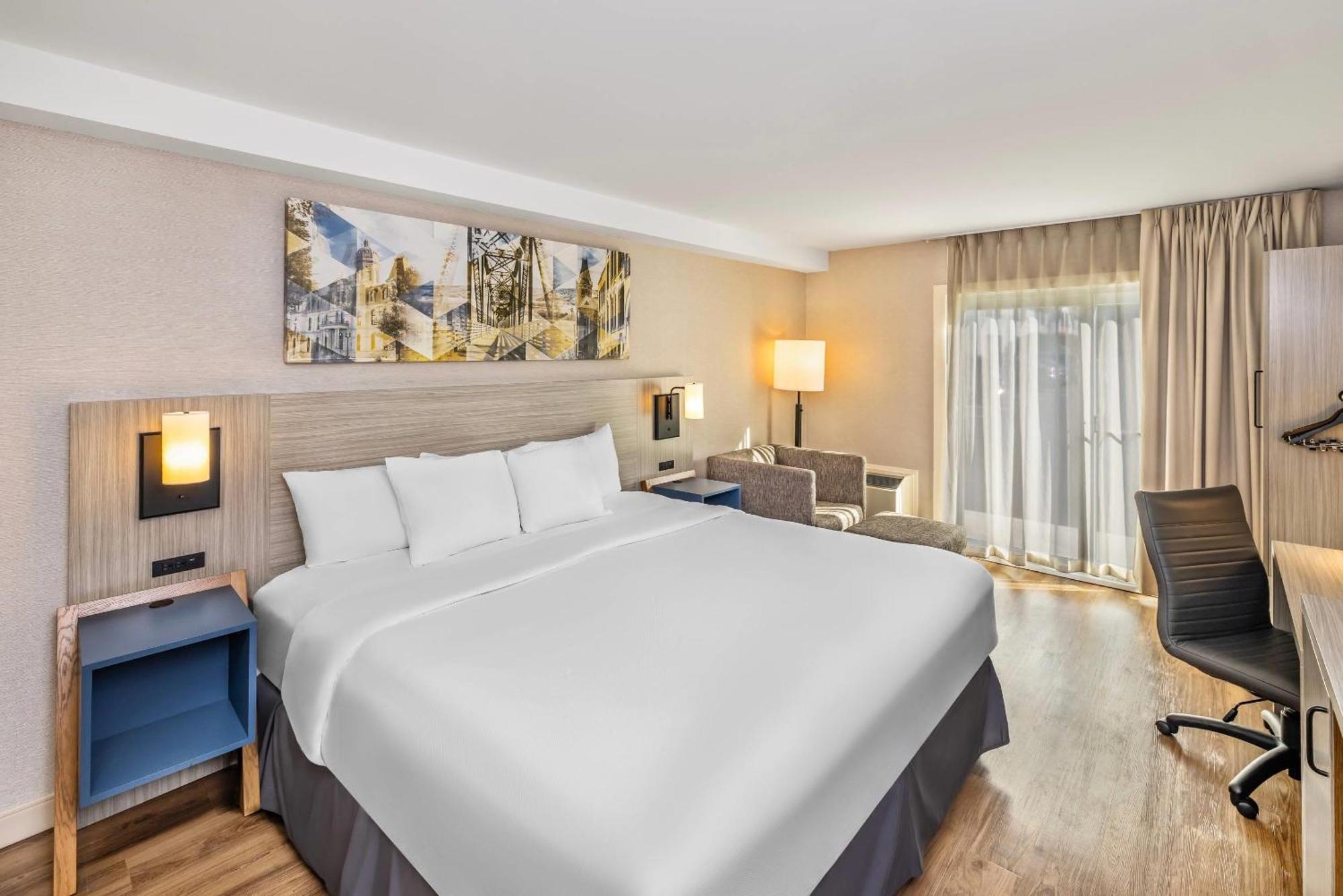 4 Couple Hotels Close to Exhibition Grounds Fredericton
