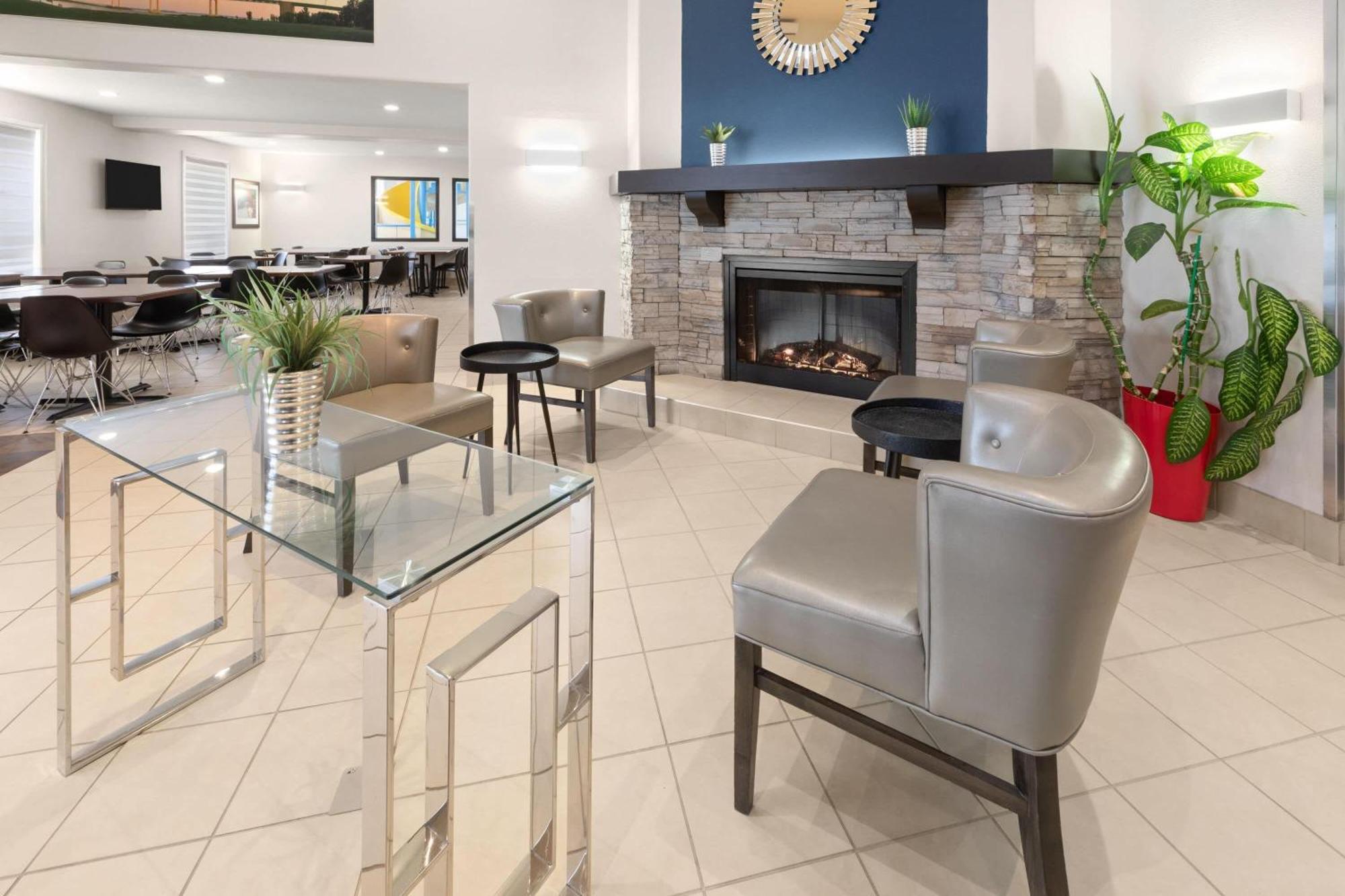 4 Couple Hotels Near Old Jail of Trois-Rivieres Worth Booking
