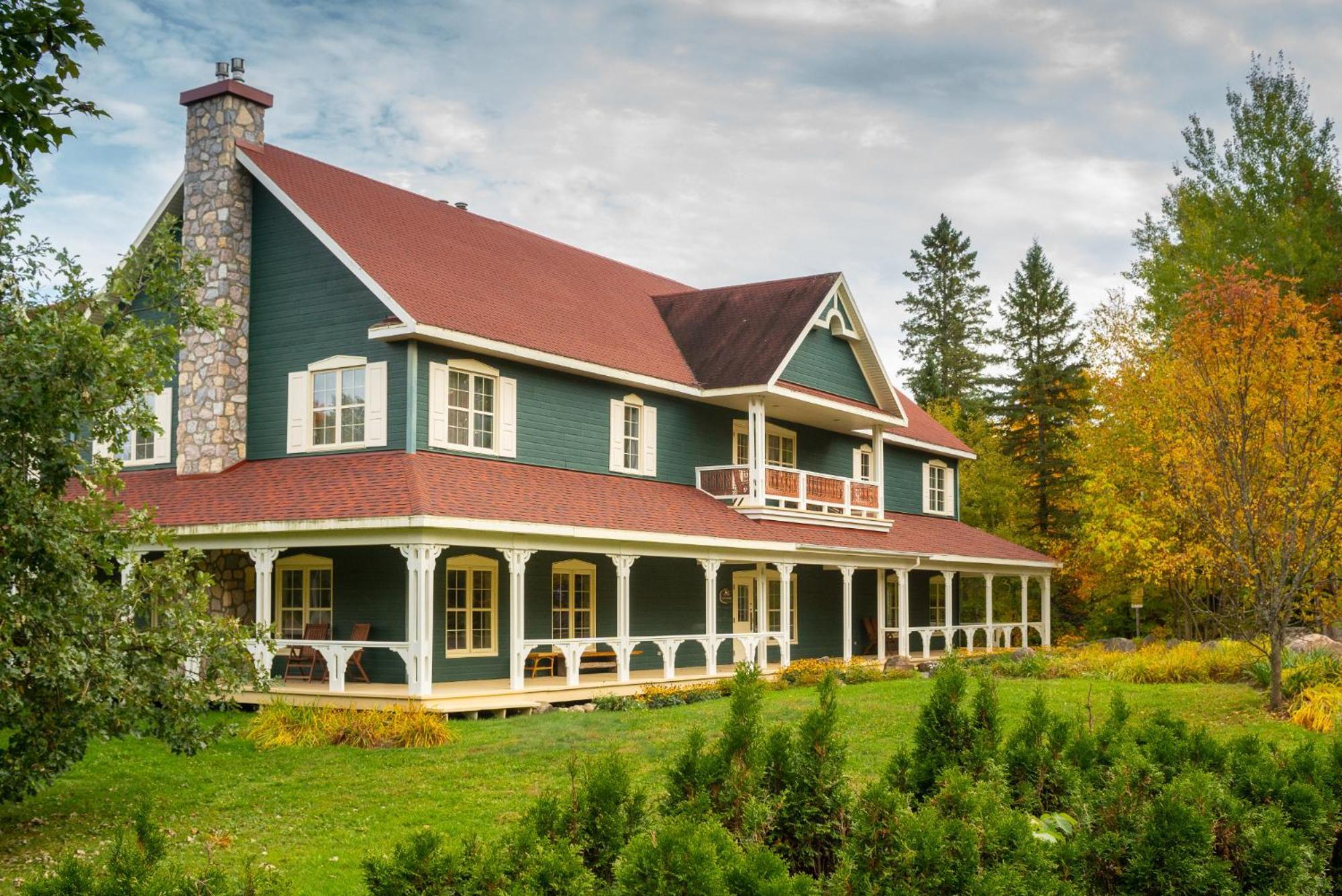 14 Luxury Hotels in Canada That Deliver on Every Detail